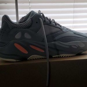 Yeezy 700 inherita brand new